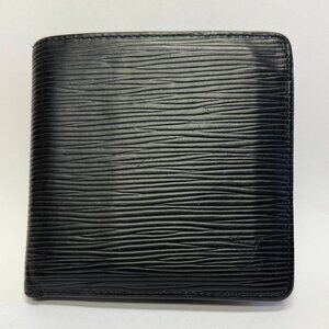 AUTHENTIC MEN’S LOUIS VUITTON BLACK EPI LEATHER PORTEFEIULLE MARCO BIFOLD WALLET